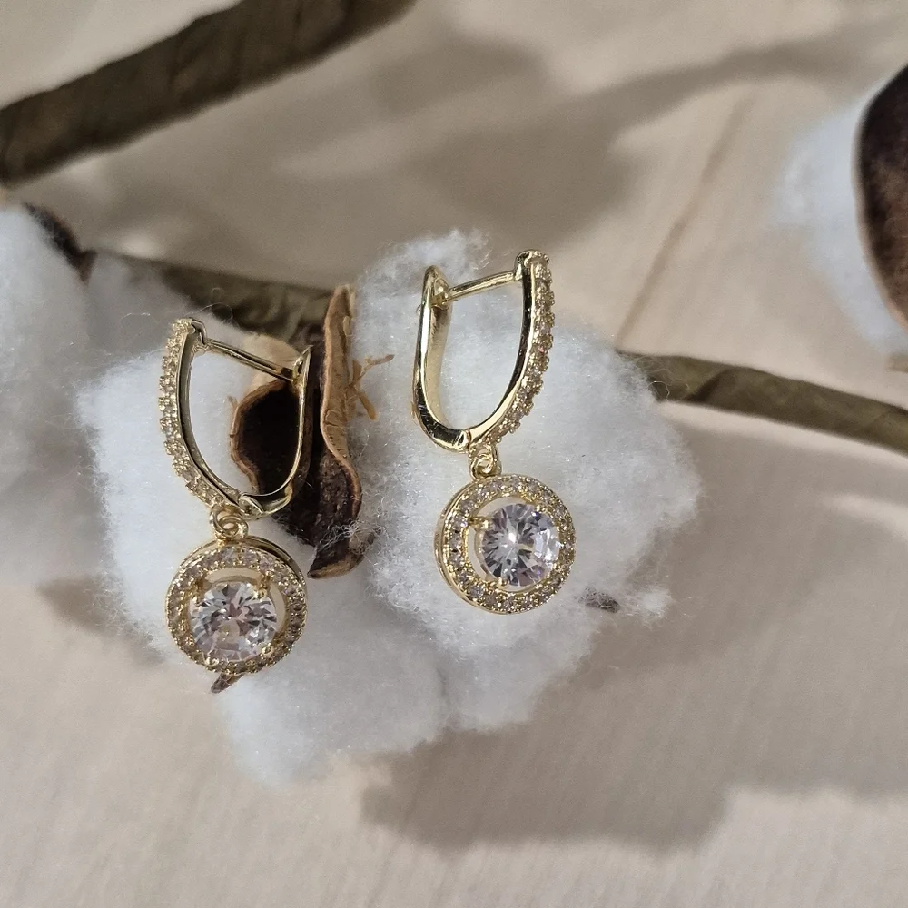 ππNEWππ GORGEOUS!! CZ Drop Dangle Earrings in GOLD Plating - Picture 16 of 16